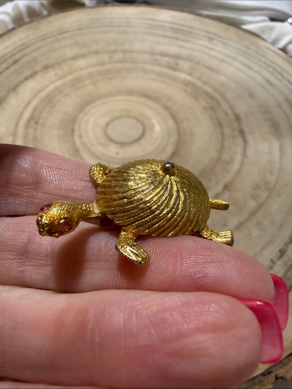 BSK Gold-tone 2” Turtle Swirl with pink crystal eyes pin/brooch 1950-70’s
